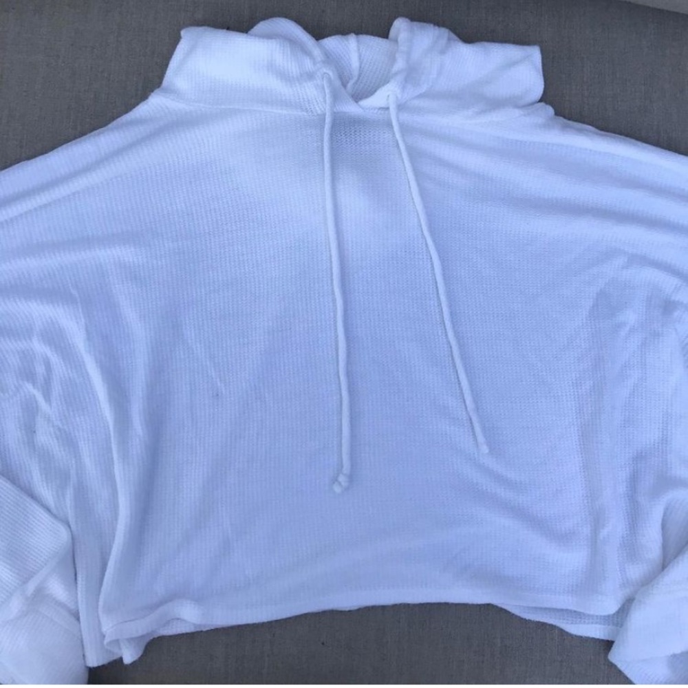 Cropped white sweatshirt!